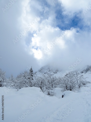 Snow and mountain © ulisse