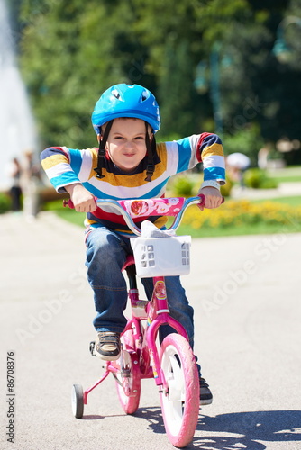 Fototapeta Naklejka Na Ścianę i Meble -  happy boy learning to ride his first bike