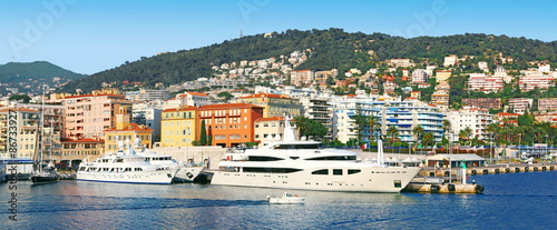 Bateaux de plaisance au port de Nice