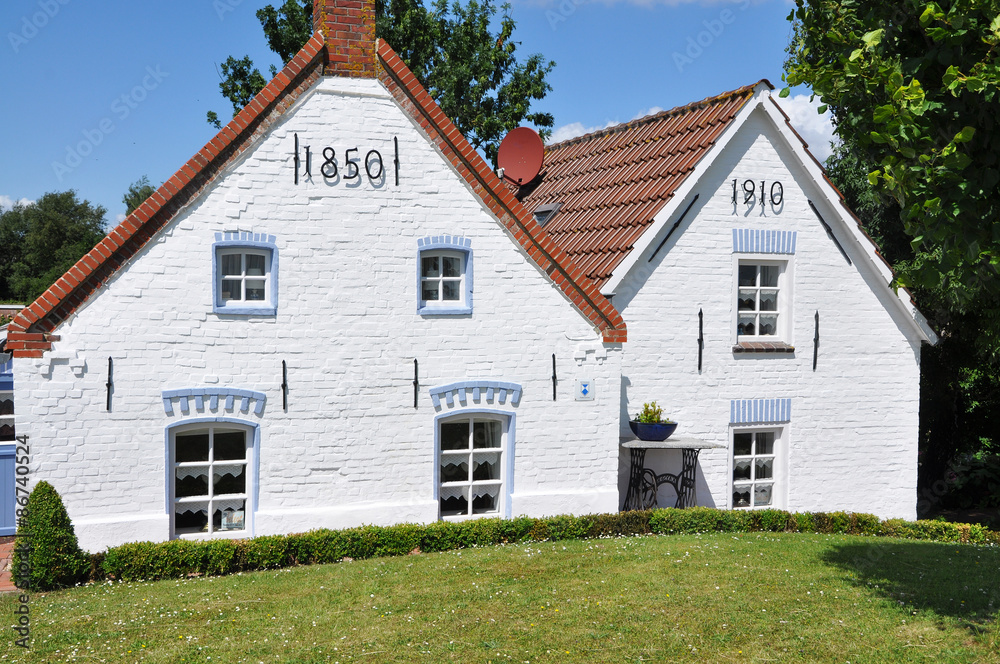 Altes Fischerhaus am Deich von Greetsiel Altes Fischerhaus am Deich von Greetsiel