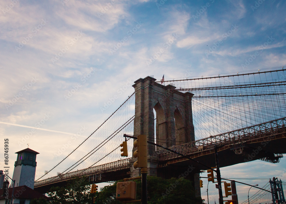 Naklejka premium Brooklyn Bridge at dusk