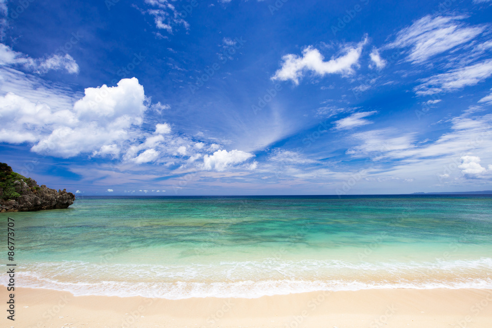 Obraz premium 沖縄のビーチ・トケイ浜 