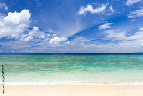 沖縄のビーチ・トケイ浜 