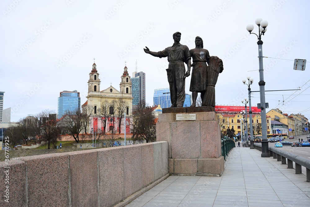 Fototapeta premium Sculptures on the green bridge representing soviet art