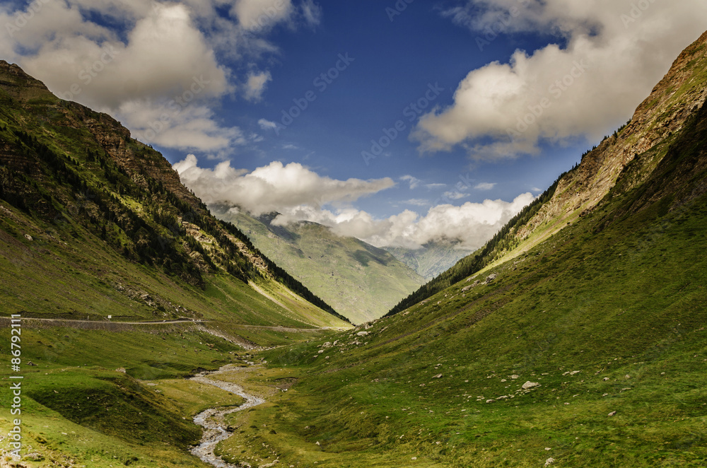 Fototapeta premium Down To The Valley