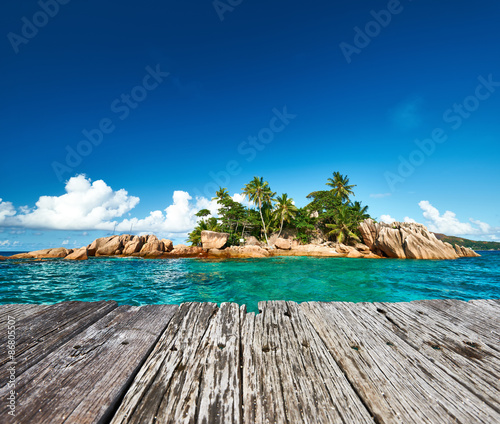 Beautiful tropical island © haveseen