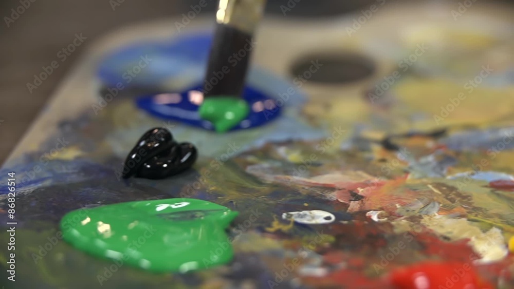Mixing blue and green colors on palette Mixing blue and green colors on palette