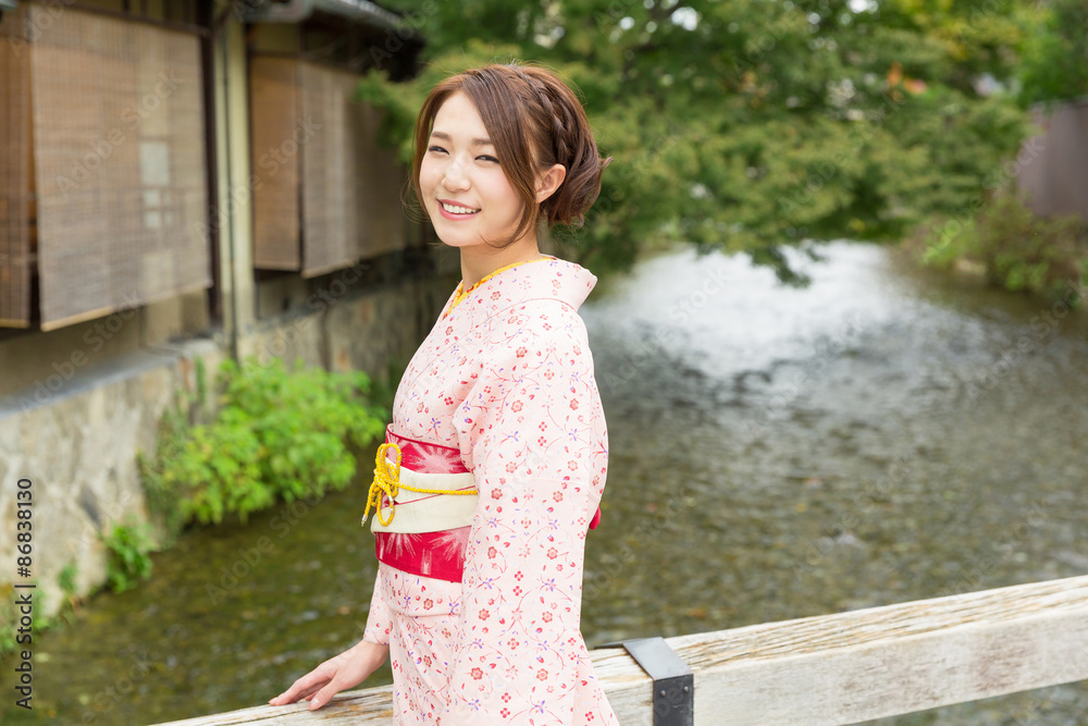 着物を着た女性