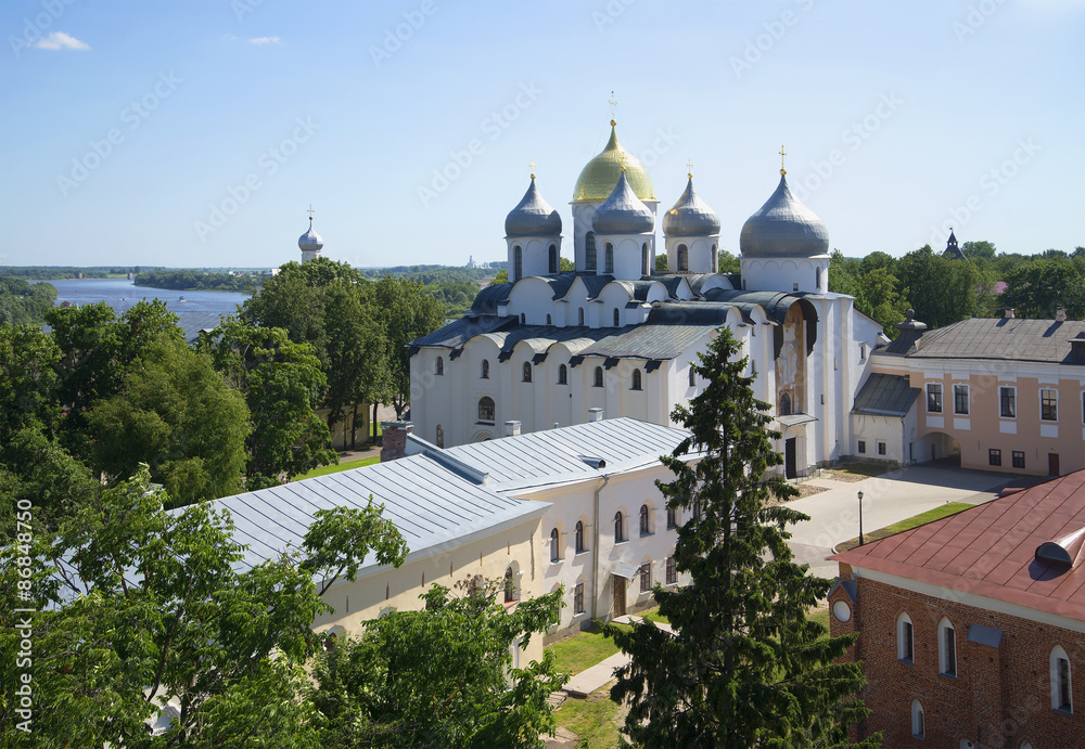 Солнечный июльский день над Софийским собором. Великий Новгород
