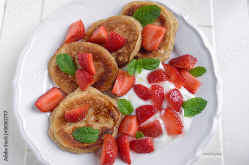 Belgische Waffeln mit frischen Beeren 