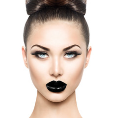 Canvas schilderij Fashion lippen Vrouw met lange wimpers en smokey eyes  © Subbotina Anna
