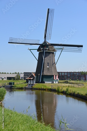 Dutch mill © vormenmedia