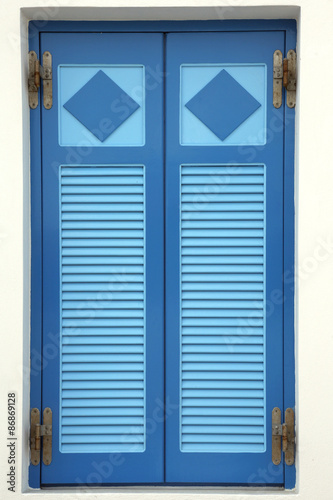 Fenster eines Hauses in Griechenland © dedi