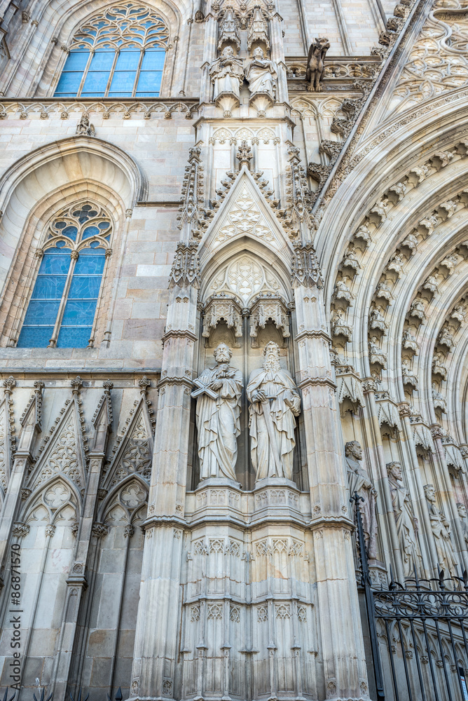Obraz premium Main portal of Cathedral of the Holy Cross and Saint Eulalia at Gothic Quarter in Barcelona, Spain