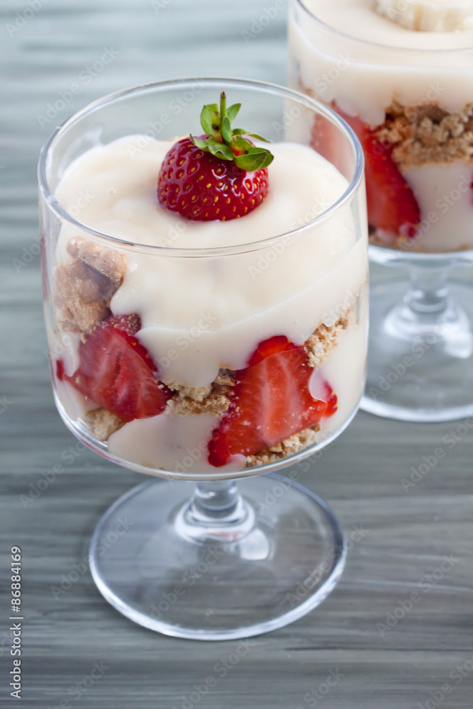 strawberry trifle strawberry trifle