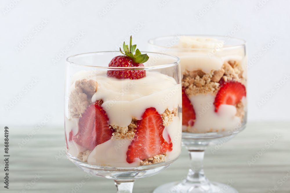 strawberry trifle strawberry trifle