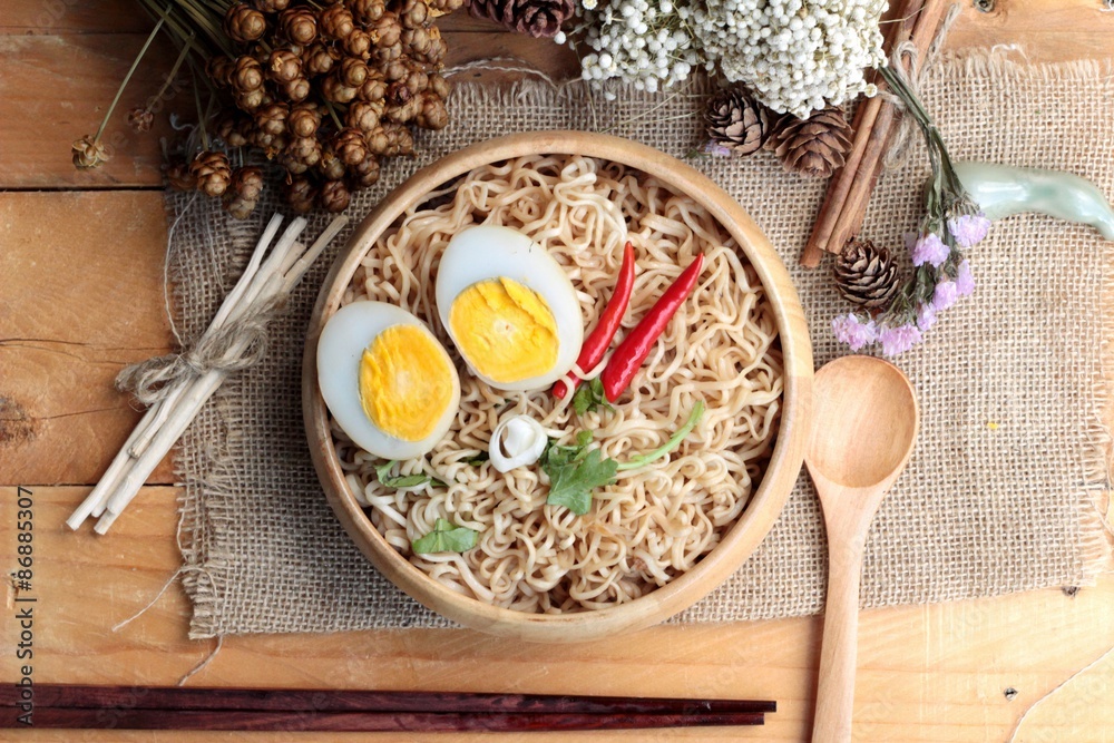 dry Instant noodles cooked put egg dry Instant noodles cooked put egg
