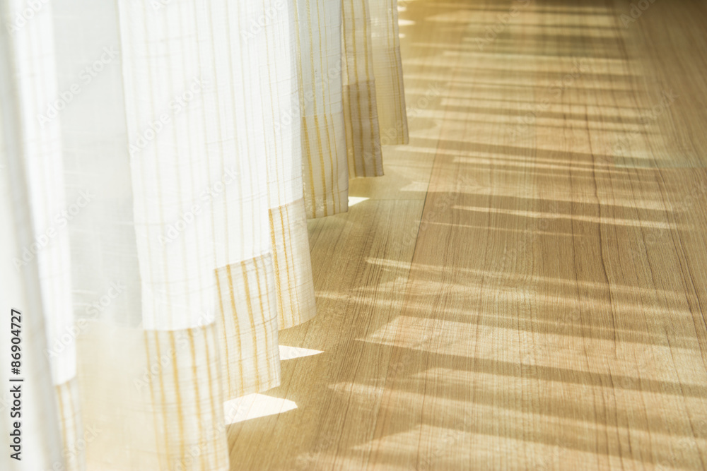 Obraz premium Shadow from shining through a door and the curtains