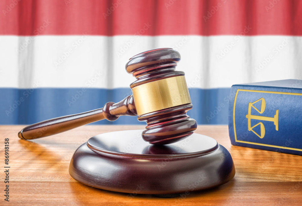 Richterhammer und Gesetzbuch - Niederlande
