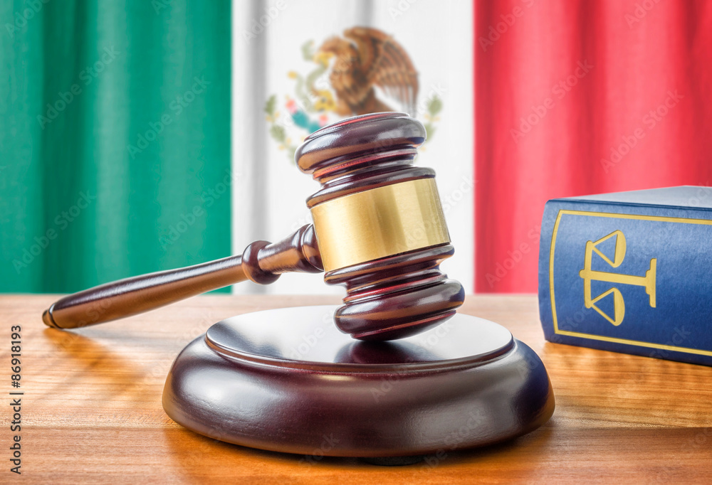 Richterhammer und Gesetzbuch - Mexiko