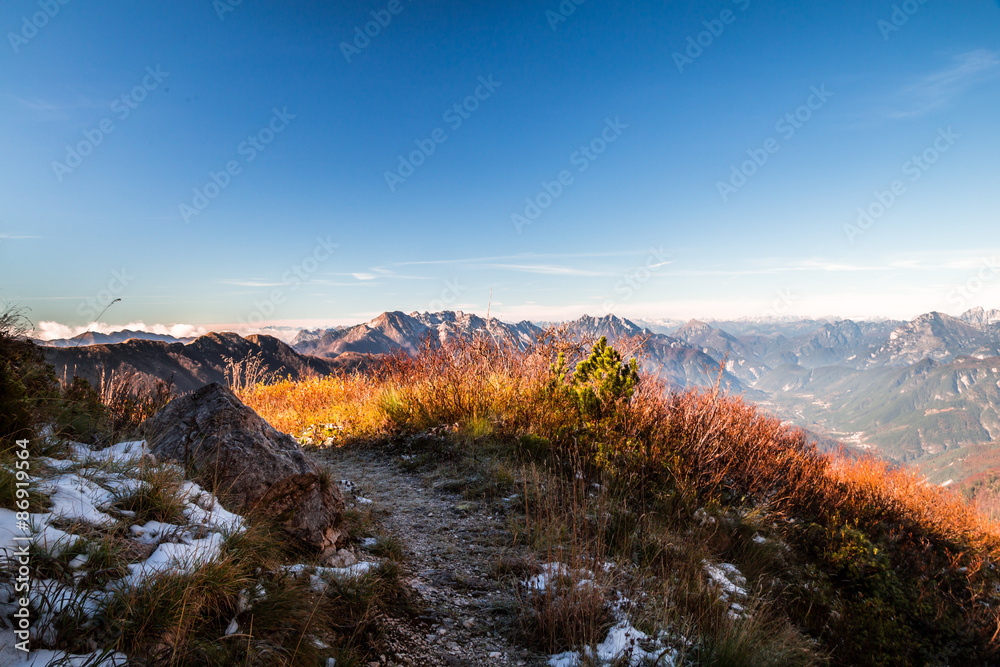 Autumn morning in the alps