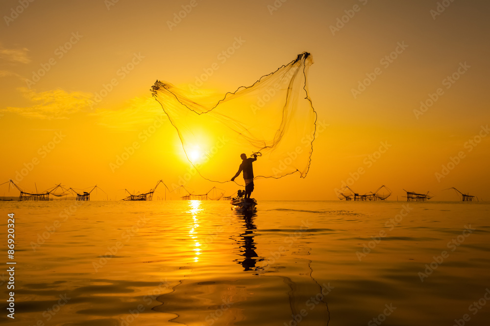 throwing fishing net