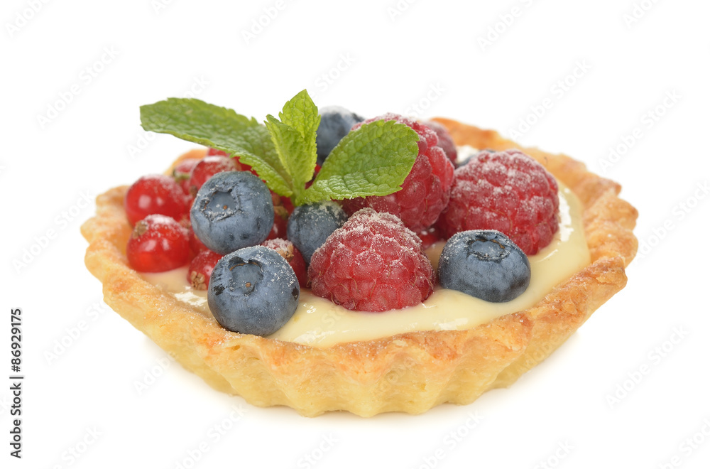 Cake with custard and berries