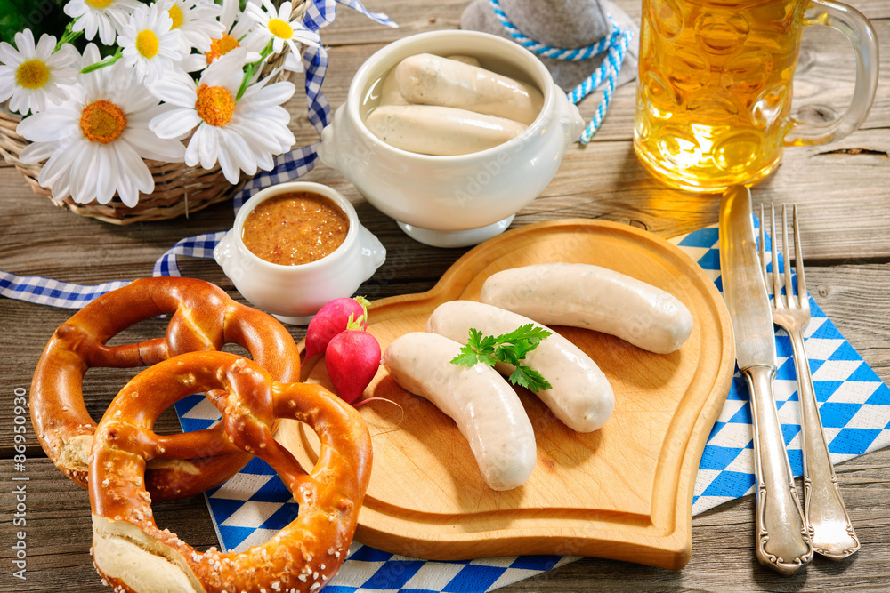 Bayerische Weißwurst mit Brezel und Bier Stock-Foto | Adobe Stock