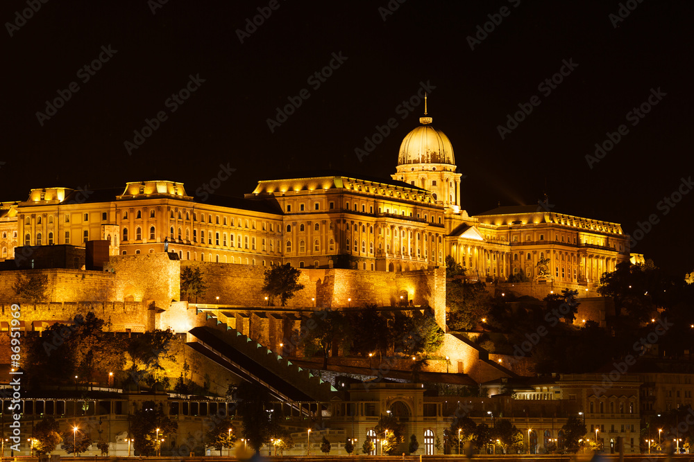 Fototapeta premium Buda Castle at night in Budapest