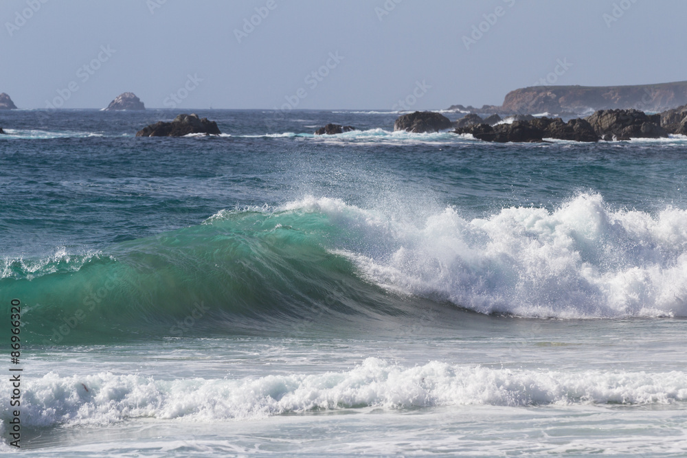 waves splashing