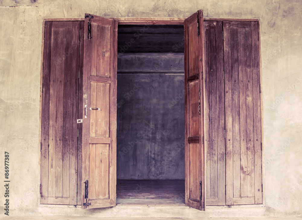 Fototapeta premium Vintage open wooden door