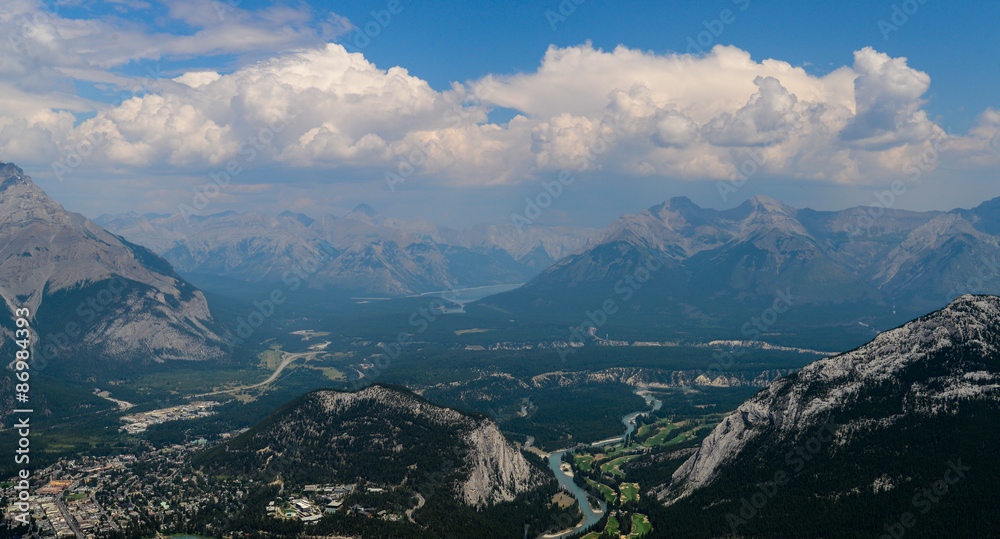 Naklejka premium Mountains view in Jasper, Canada