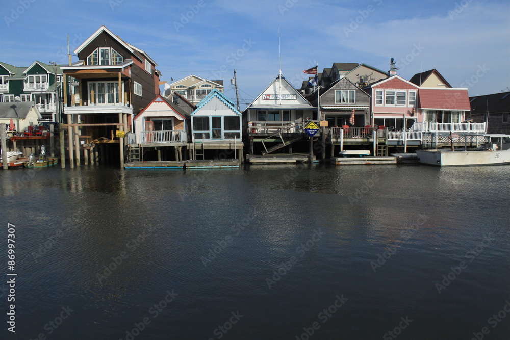 Hafenpartie mit Bootshäusern in Cape May, New Jersey Hafenpartie mit Bootshäusern in Cape May, New Jersey