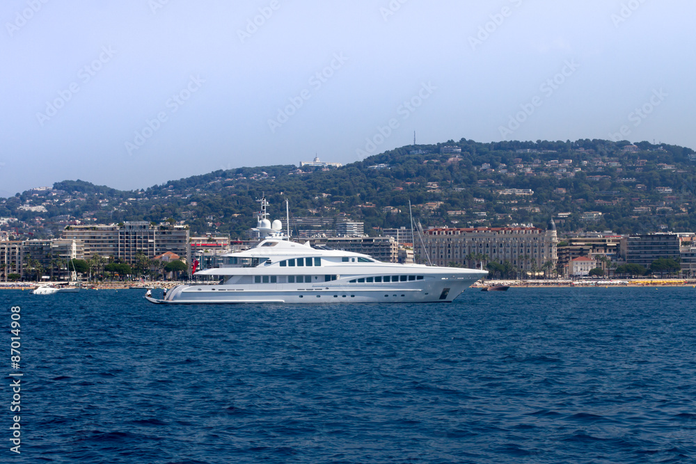 Luxusyacht vor Cannes
