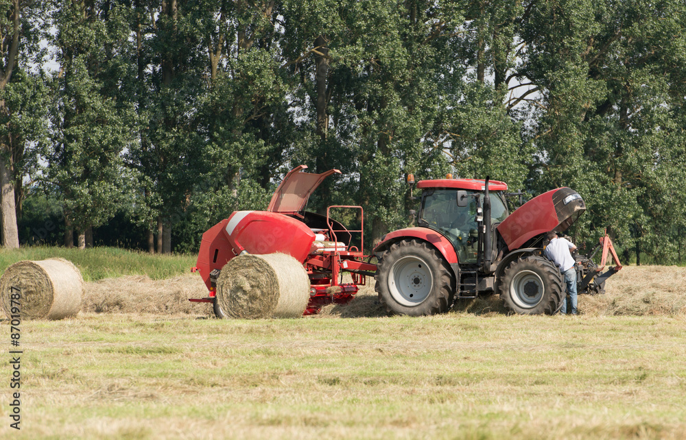 Obraz premium Heuernte Traktor defekt