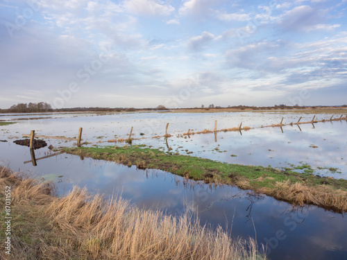 Fototapeta Naklejka Na Ścianę i Meble -  Überflutete Felder im Teufelsmoor, Hammeniederung, mit Wolkenspiegelung