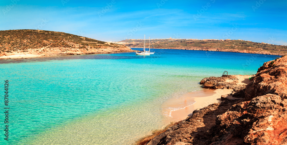Fototapeta premium Błękitna Laguna na wyspie Comino, Malta Gozov