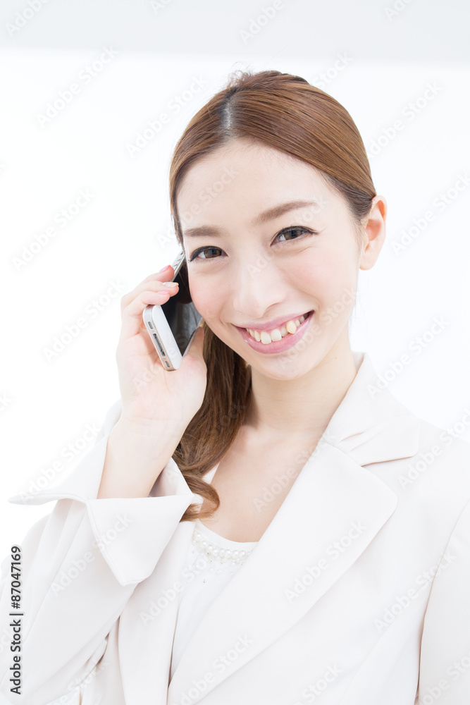 携帯電話を使うビジネスウーマン 携帯電話を使うビジネスウーマン
