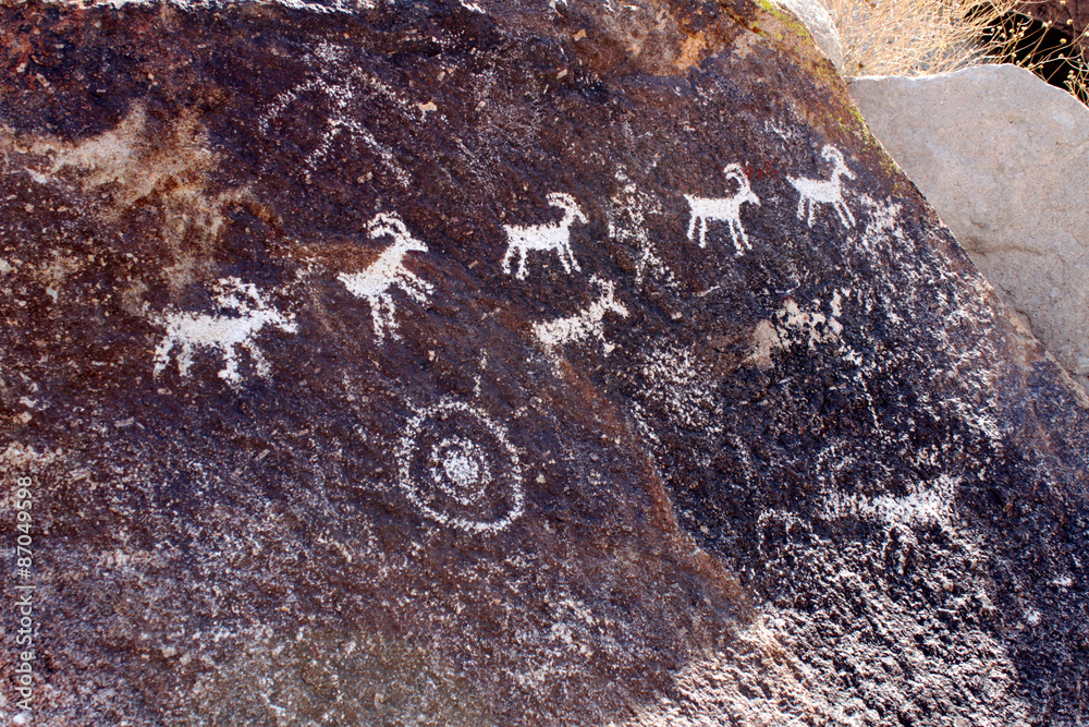 Goat petroglyphs on a rock wall at Grapevine Canyon Nevada Stock-Foto ...