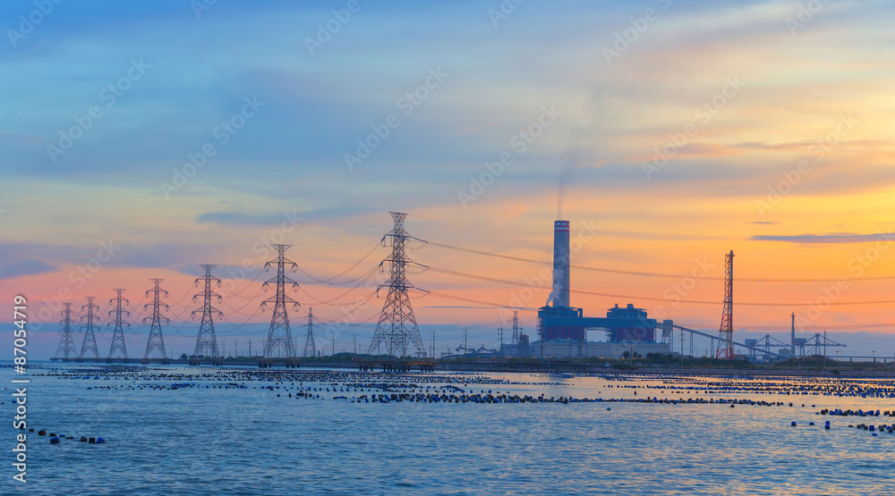 Obraz premium Power plant at twilight