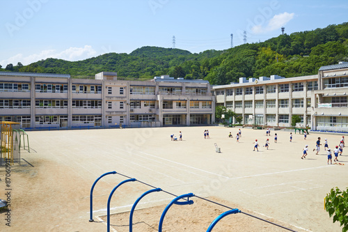 兵庫県西宮市 山間の小学校（名塩小学校）