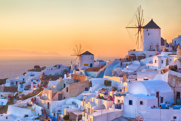 Wandcirkels Santorini Avondgloed boven Oia Santorini  © santosha57