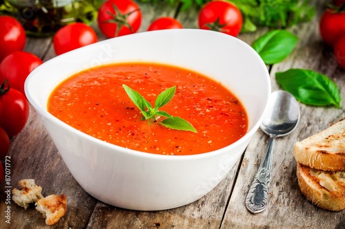homemade vegetarian tomato cream soup