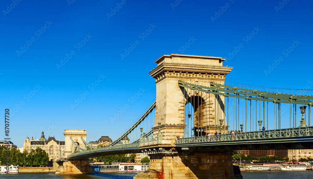 Obraz premium budapest chain bridge