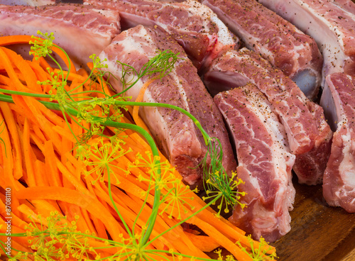 uncooked ribs, carrots, fennel