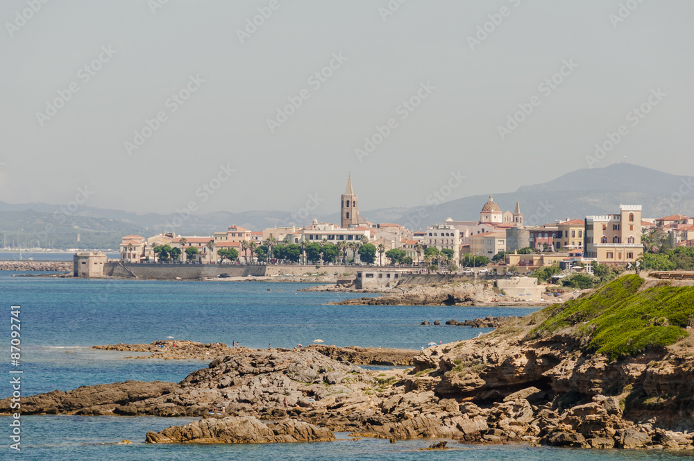 Alghero, Stadt, Altstadt, historische Altstadthäuser, Küste, Küstenstrasse, Bucht, Ferienort, Insel, Mittelmeer, Sommer, Sardinien, Italien Alghero, Stadt, Altstadt, historische Altstadthäuser, Küste, Küstenstrasse, Bucht, Ferienort, Insel, Mittelmeer, Sommer, Sardinien, Italien
