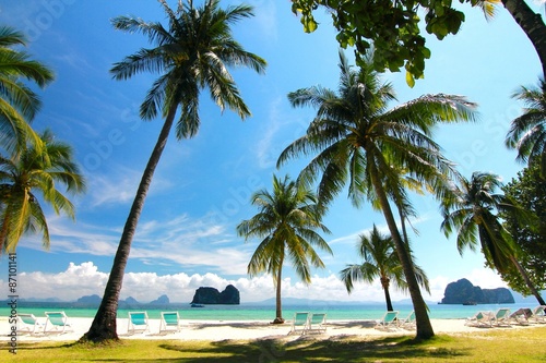Fototapeta Naklejka Na Ścianę i Meble -  Paradise beach in kohngai island at trang Thailand 