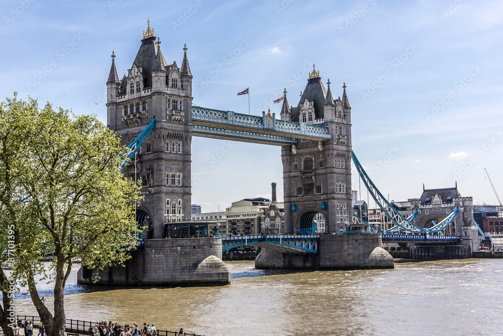 Obraz premium Tower Bridge (1886 – 1894) over Thames - iconic symbol of London