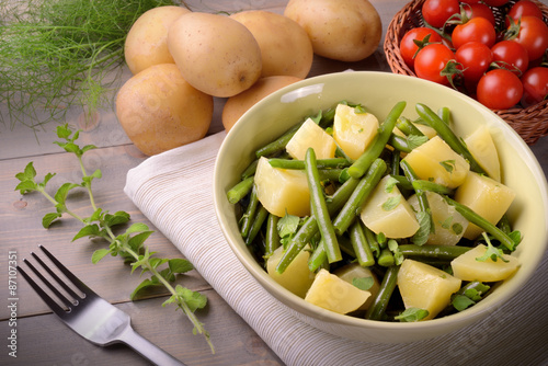 Boil potatoes and green beans with pennyroyal
