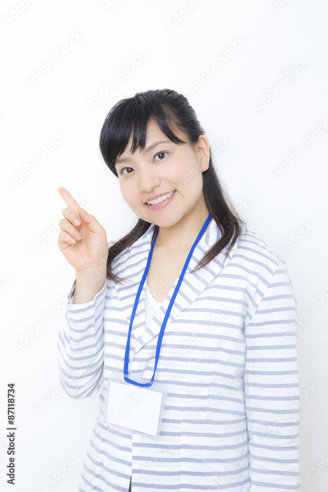 手帳を持つ女性 手帳を持つ女性